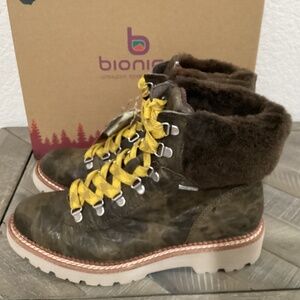 bionica Danie Genuine Shearling Trim Hiking Boot (Women) 8M